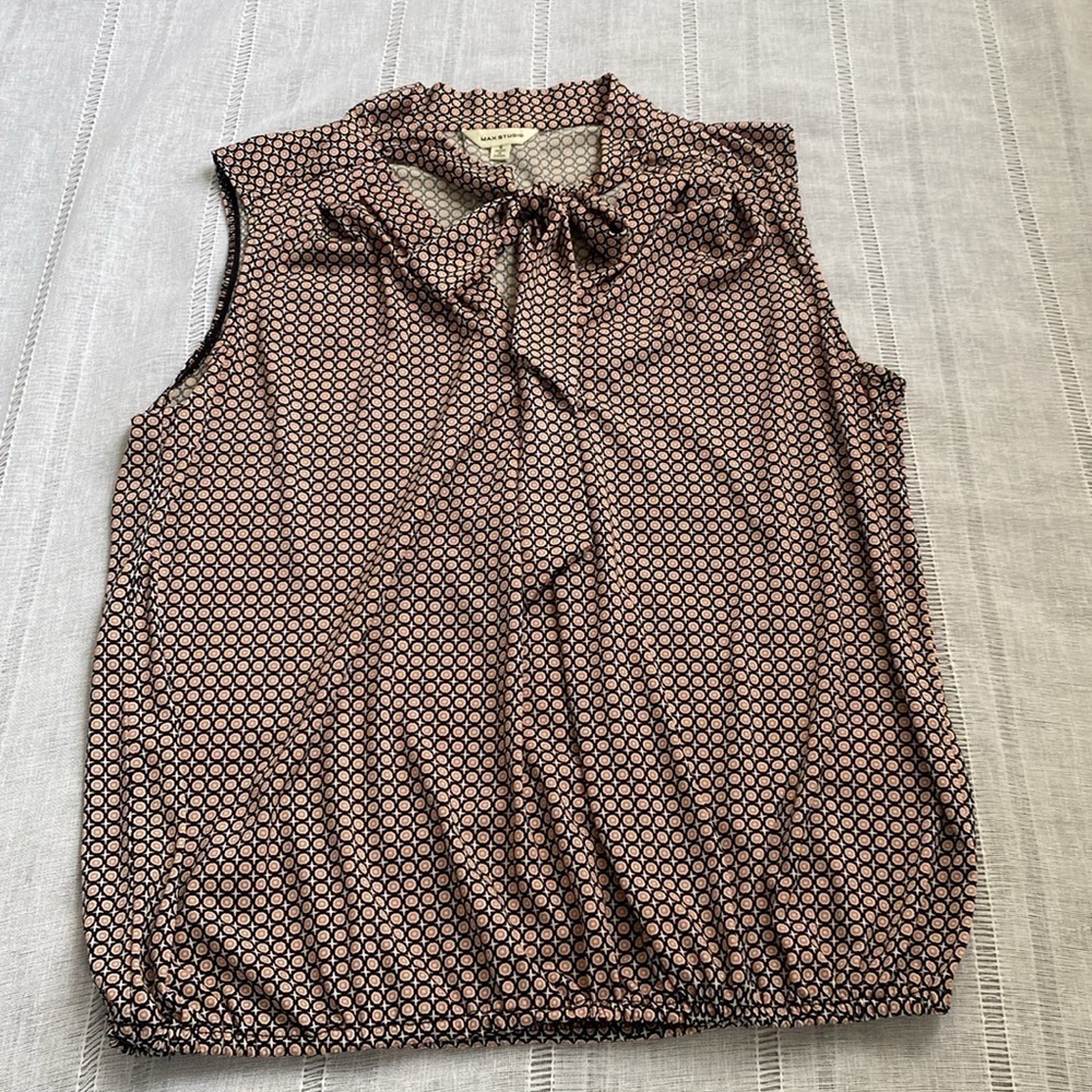Max Studio sleeveless top with tie neck. - Picture 5 of 11